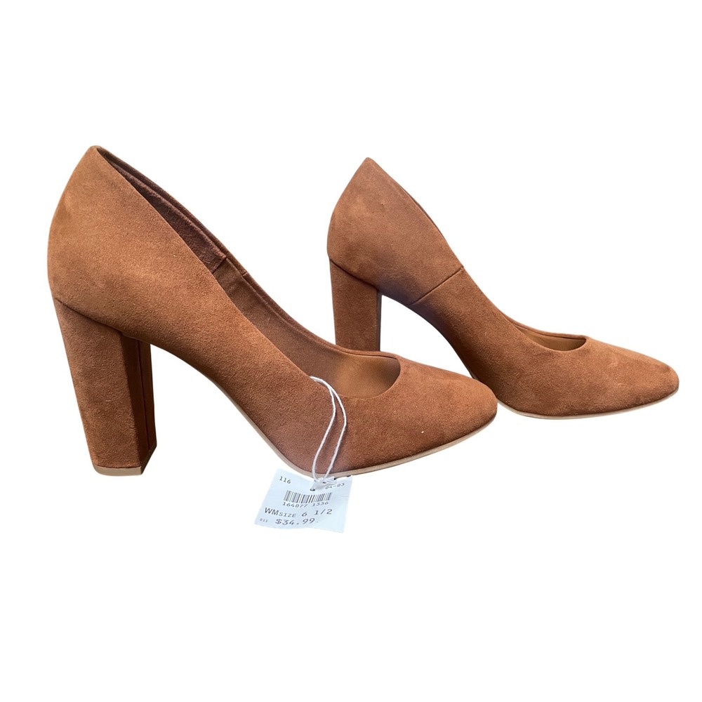 NWT Womans Chunky Heel Size 6.5